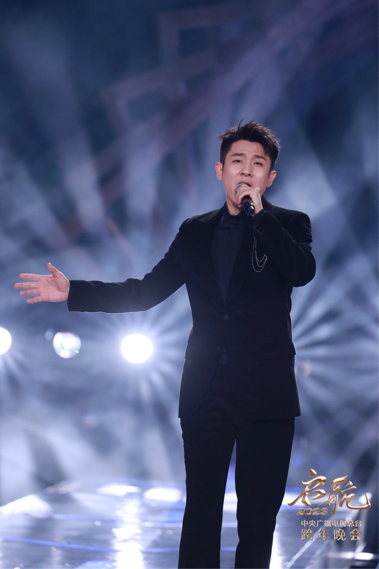 马佳许靖韵登上央视跨年晚会深情演绎繁星共同启航2023