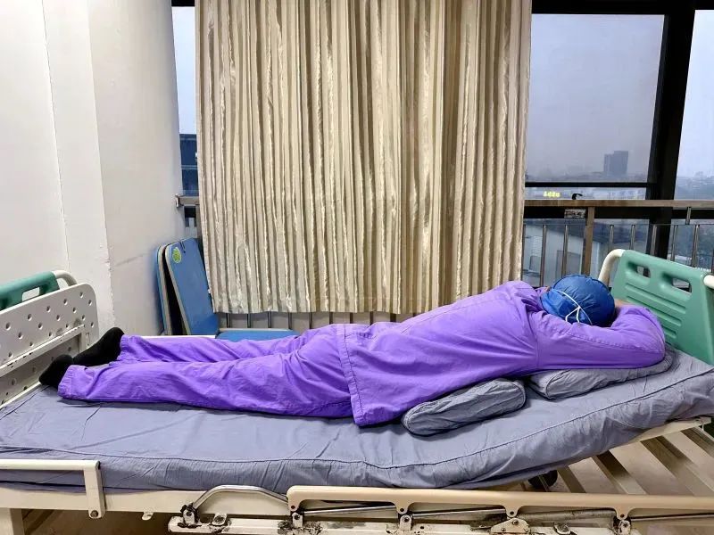 一招缓解"阳"了呼吸不畅?宁波医生:可以试试"趴下"|新冠肺炎_新浪财经