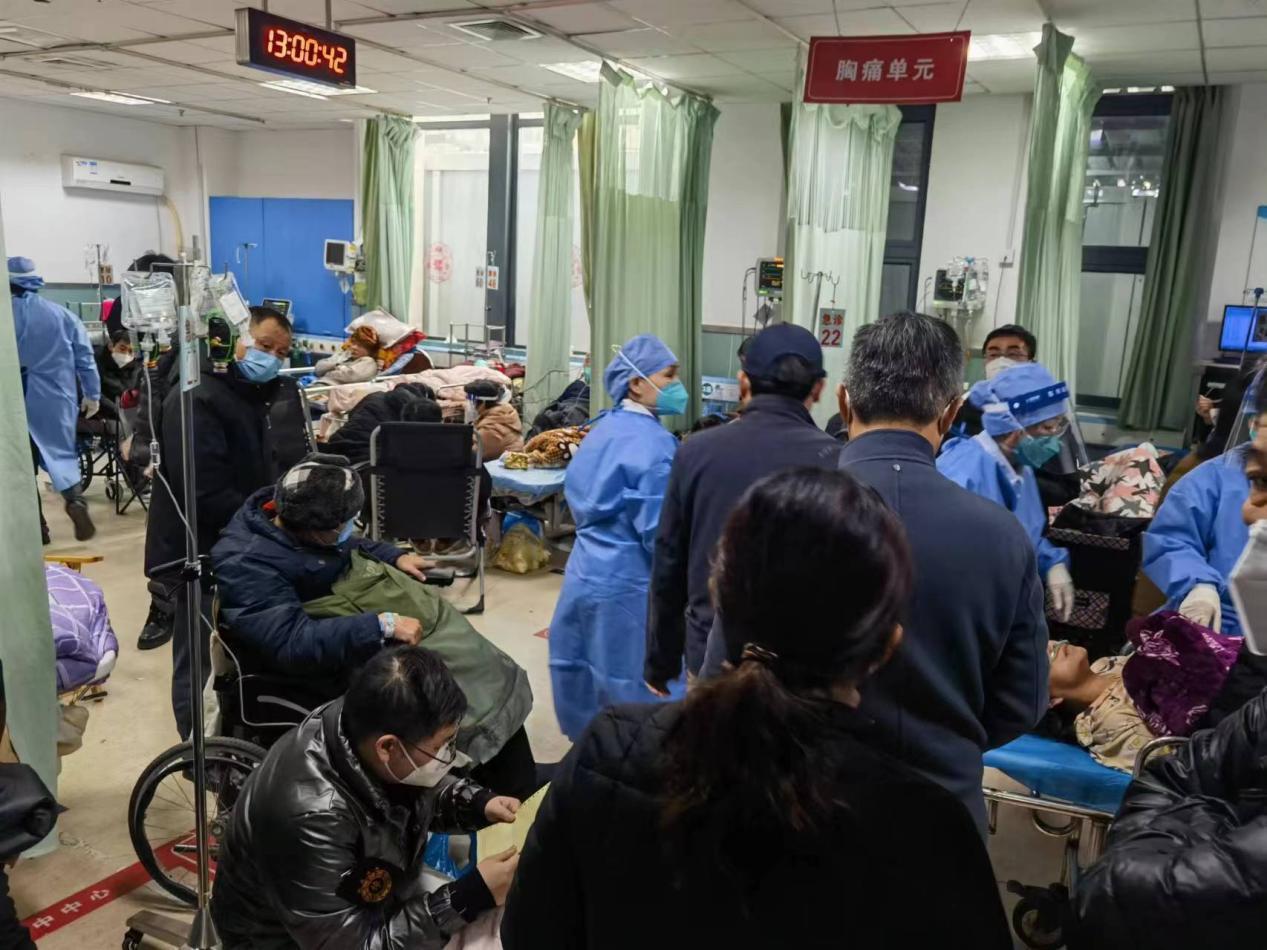 社区医生犯难:“没治过”新冠,“不敢发”抗病毒药,怎么办?_手机新浪网