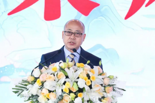 　　● 中植企业集团总裁颜茂昆