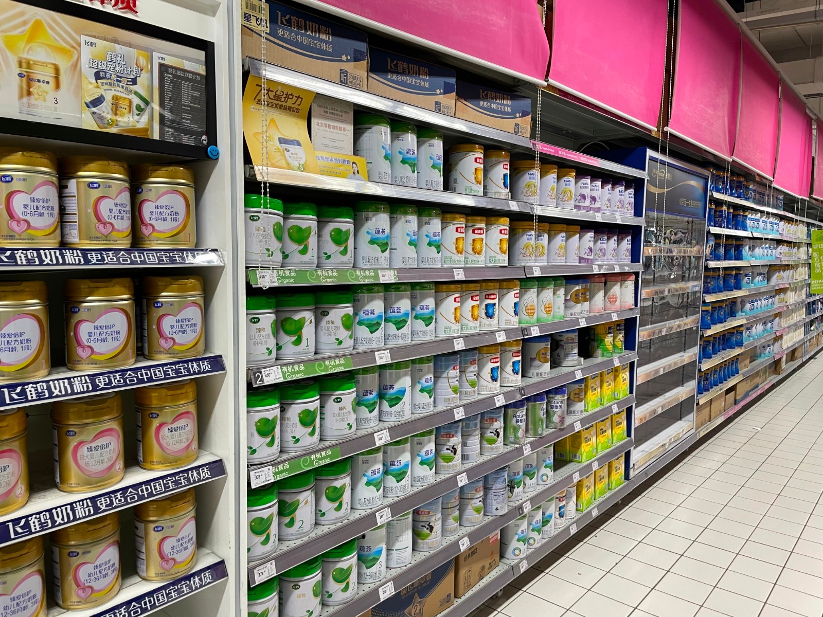 北京市丰台区某家乐福超市的奶粉促销力度不大.
