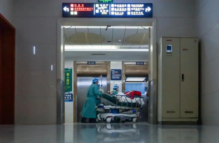 重庆:西南医院全力迎战重症高峰,急诊接诊重症近千人|急诊_新浪财经