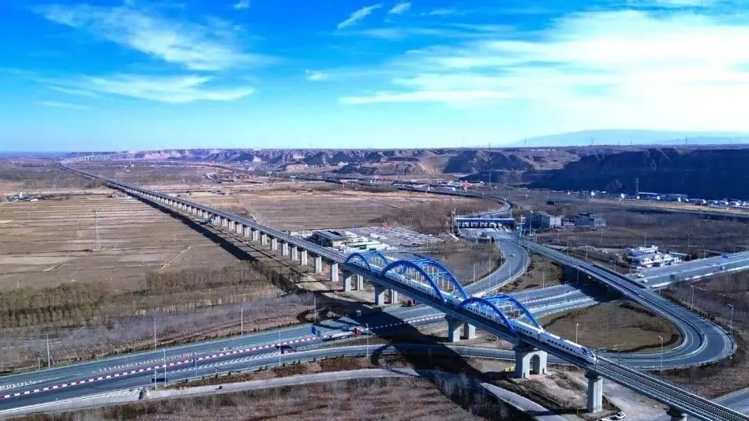 连接宁夏回族自治区中卫市与甘肃省兰州市的铁路客运专线,同时也是"一