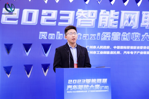 　　大赛评委会主任李巍华发表大赛宣言