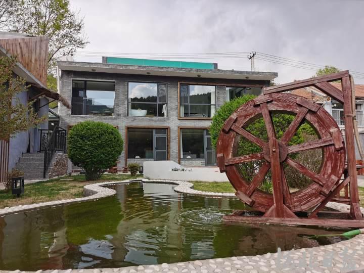 承德双桥区大石庙镇双庙村的特色民宿.河北日报记者陈宝云摄