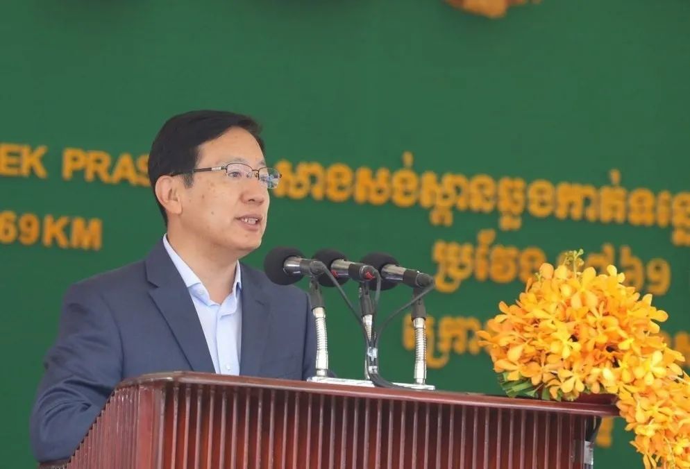 中国驻柬埔寨大使王文天同洪森首相共同出席桔井湄公河大桥及连接线