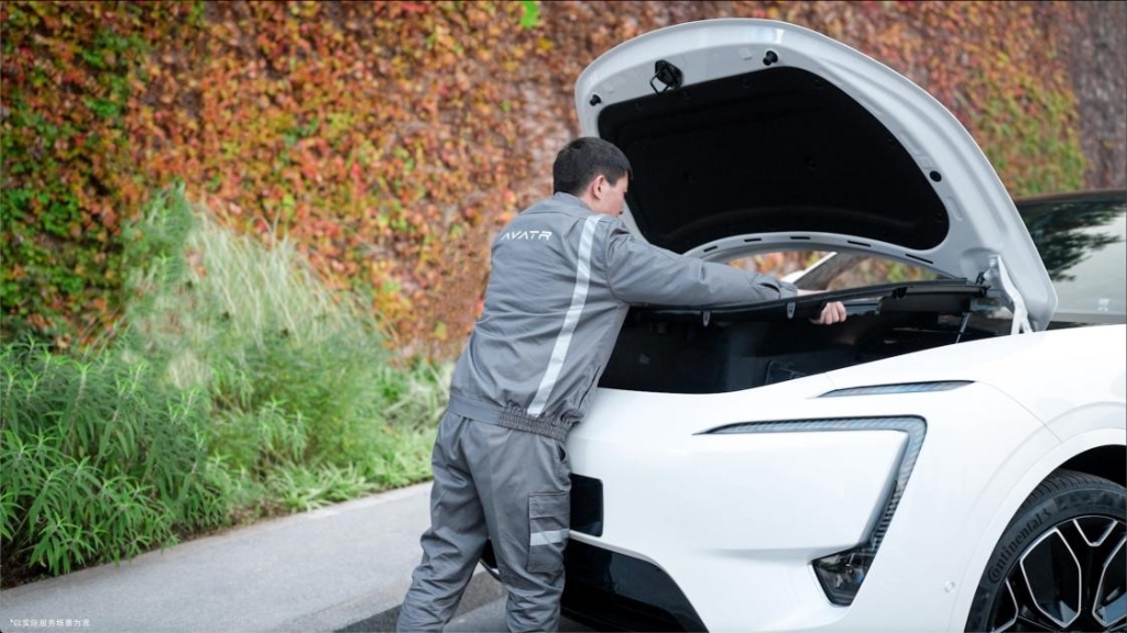 AVATR Care工程师检修服务。 阿维塔科技供图 华龙网发