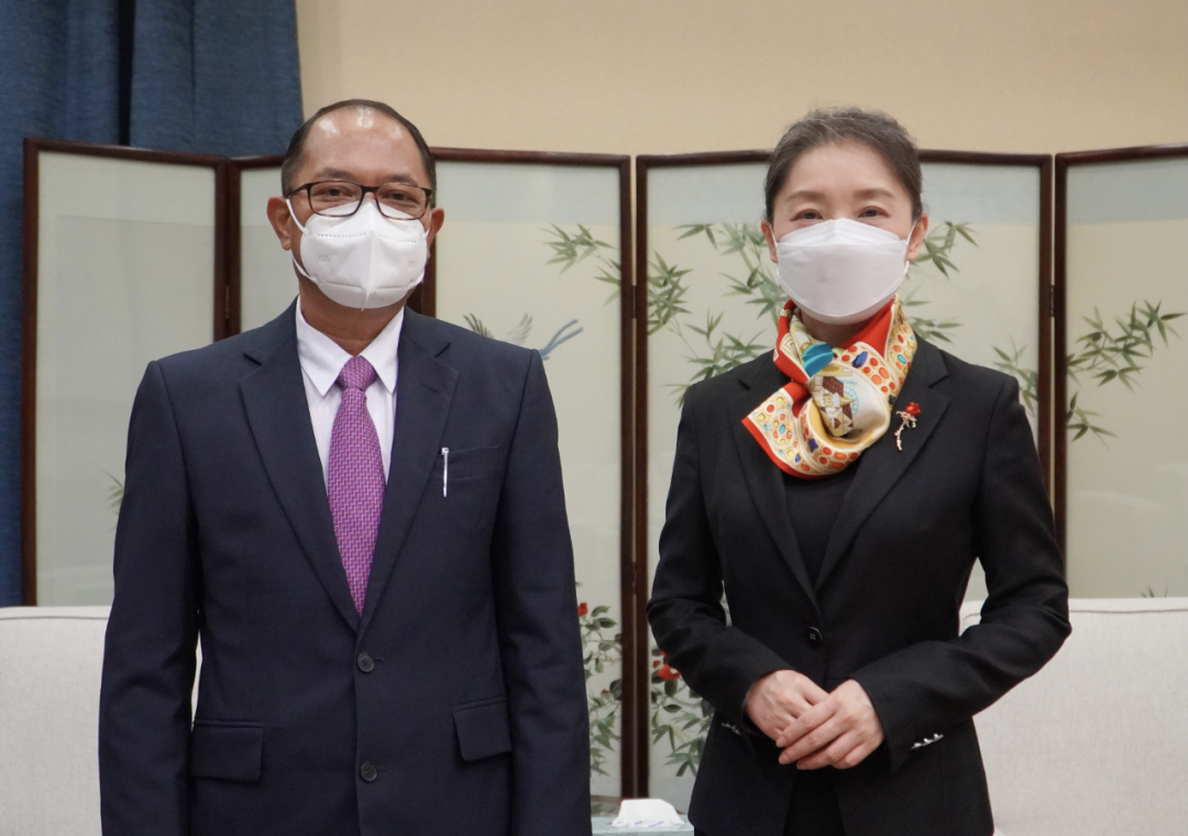 外交部领事司司长吴玺会见缅甸新任驻华大使吴丁貌瑞|缅甸_新浪财经