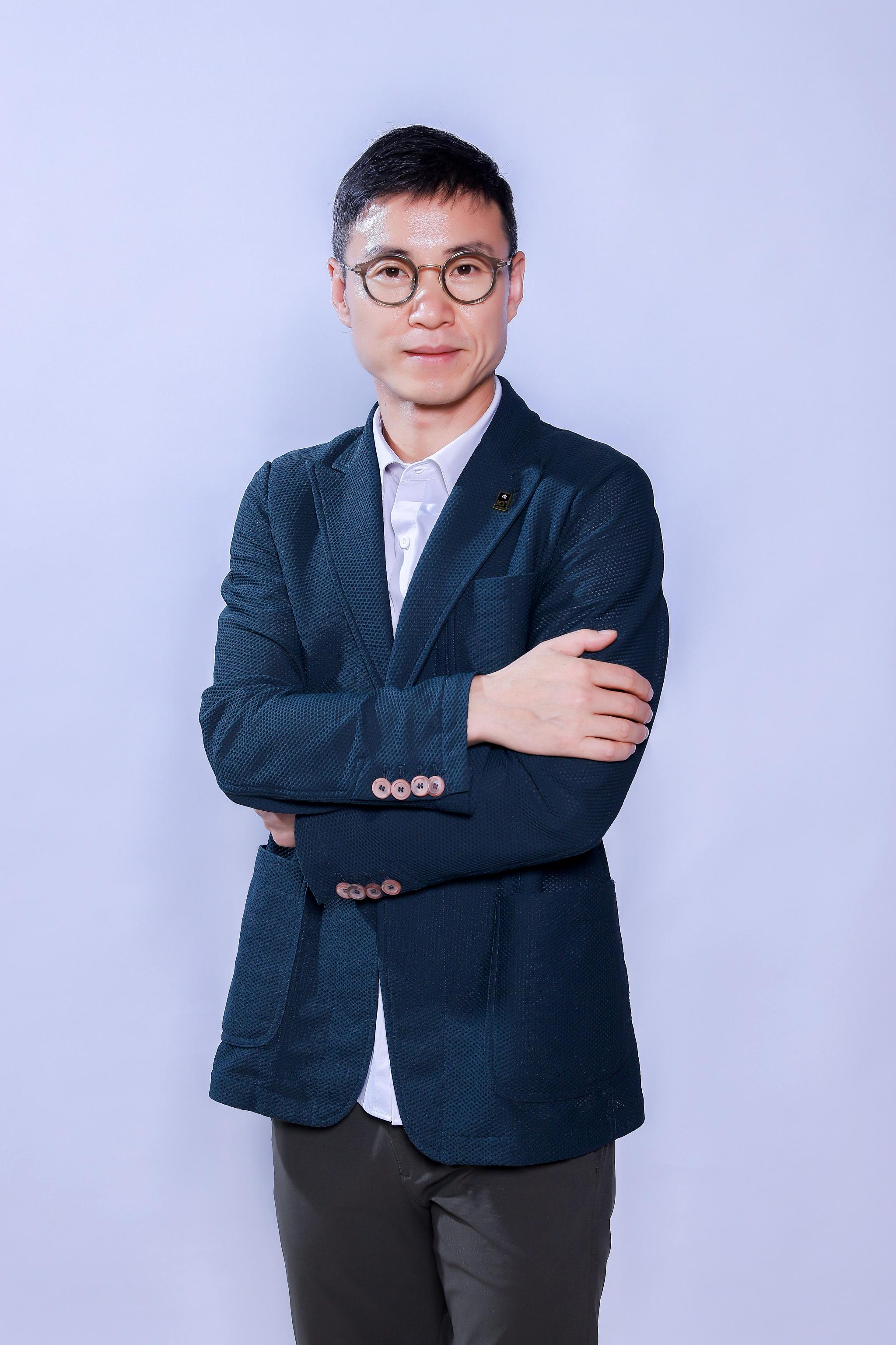 　　深圳市龙越慈善基金会理事长 金宇晴