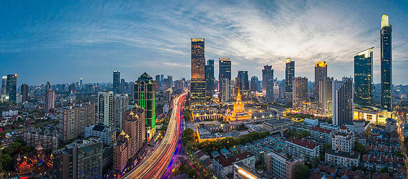 上海市静安区南京西路商圈.余儒文 摄