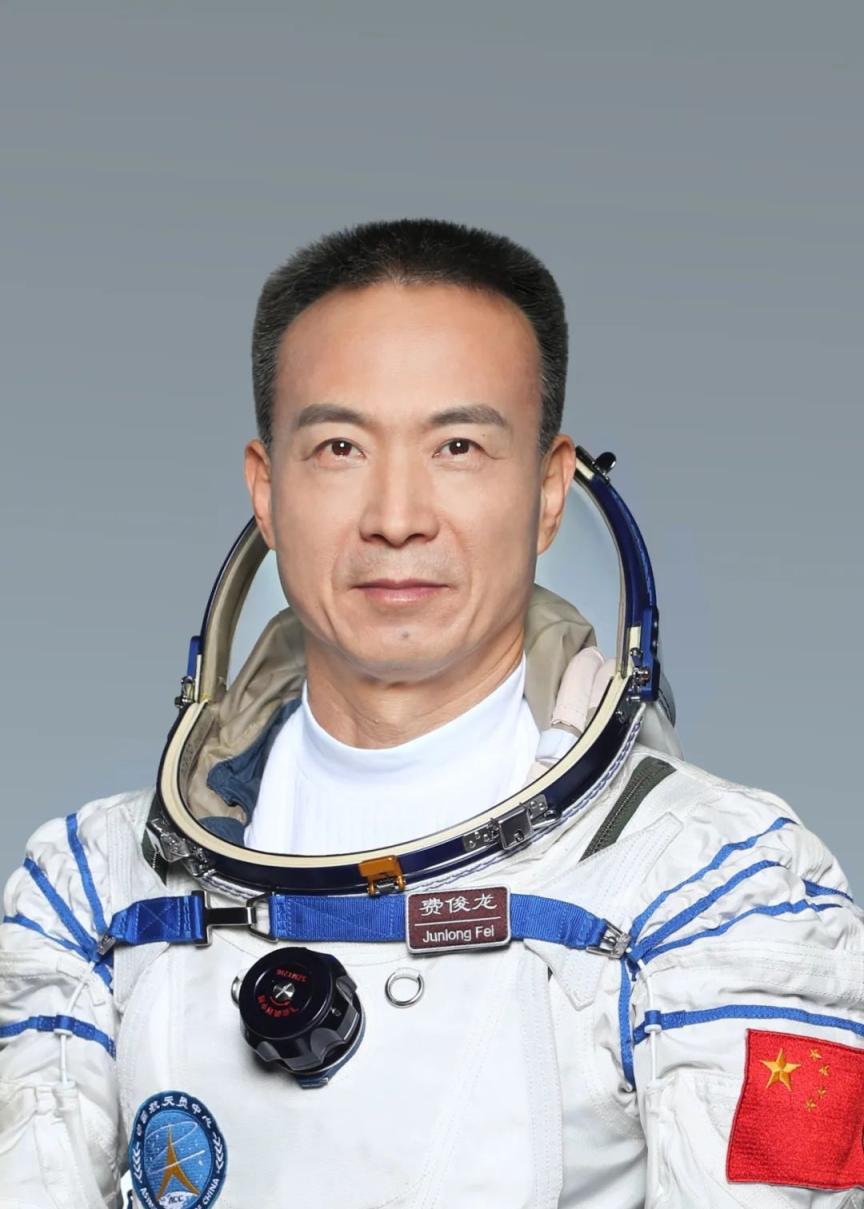 神舟六号,神舟十五号航天员 费俊龙