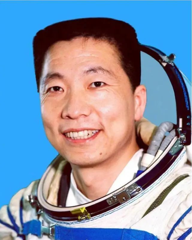 飞天第一人 神舟五号航天员 杨利伟