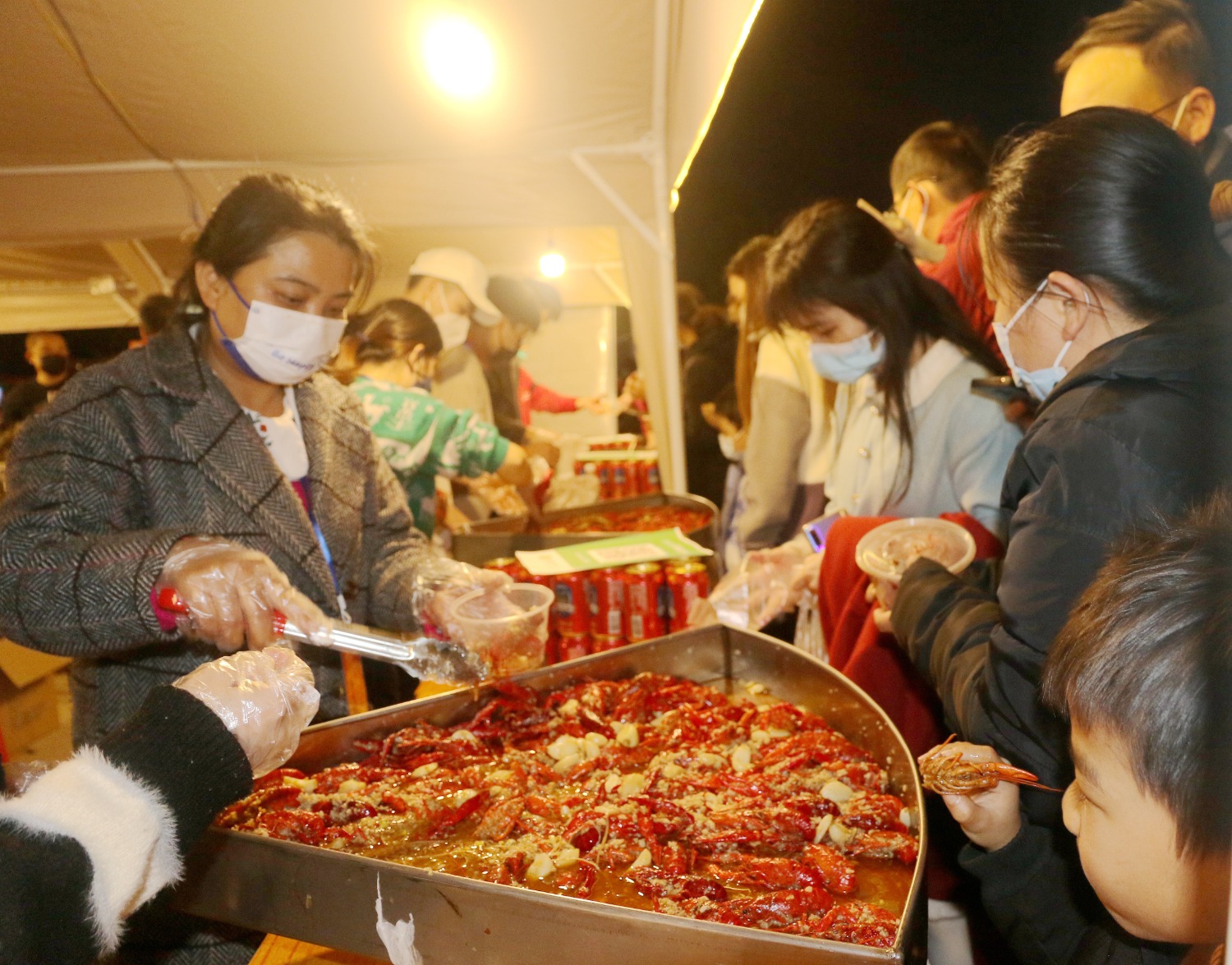广西贵港市富硒小龙虾啤酒美食节暨大藤峡·桂澳风情街迎新暖街活动在