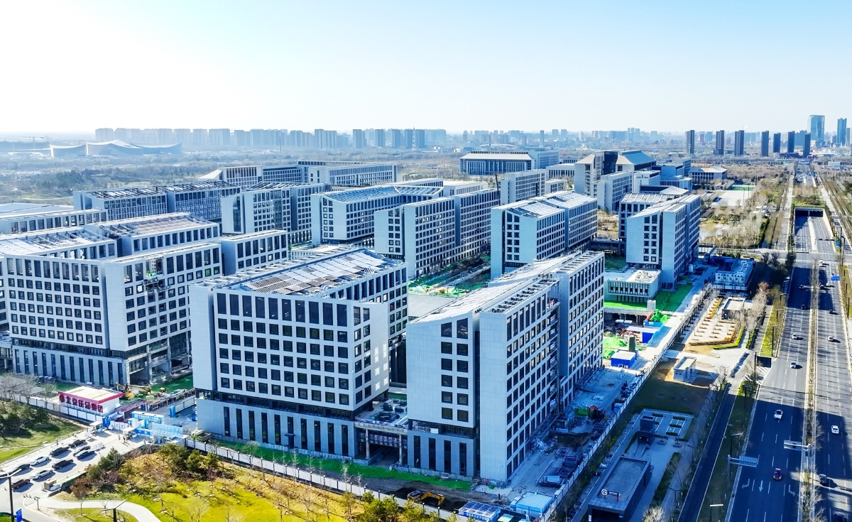 建筑由一字型和l型办公楼围合而成.记者 常鸣/摄