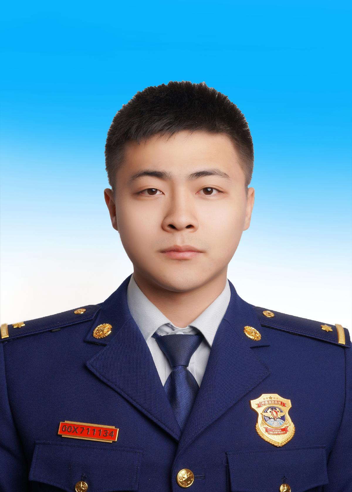 林海,辽宁省消防教援总队四级指挥员,开原市书法家协会会员.