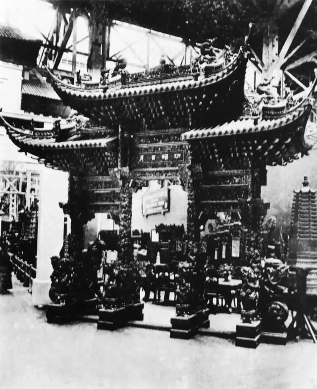 1915年,土山湾中国牌楼参展美国旧金山巴拿马太平洋博览会时的现场