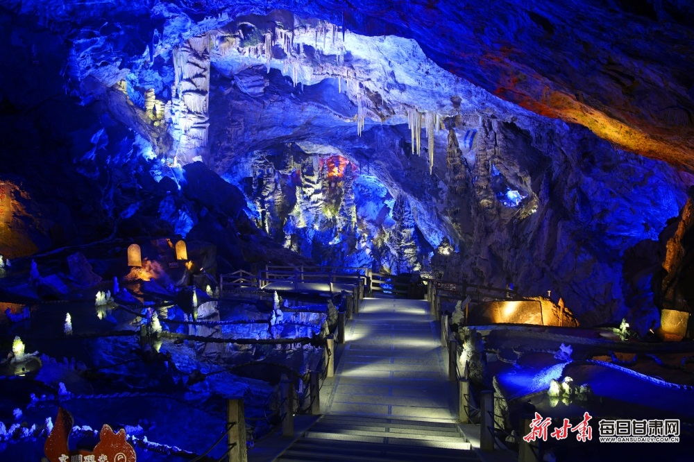 【镜观陇原】武都万象洞冬日游客络绎不绝_新浪财经_新浪网