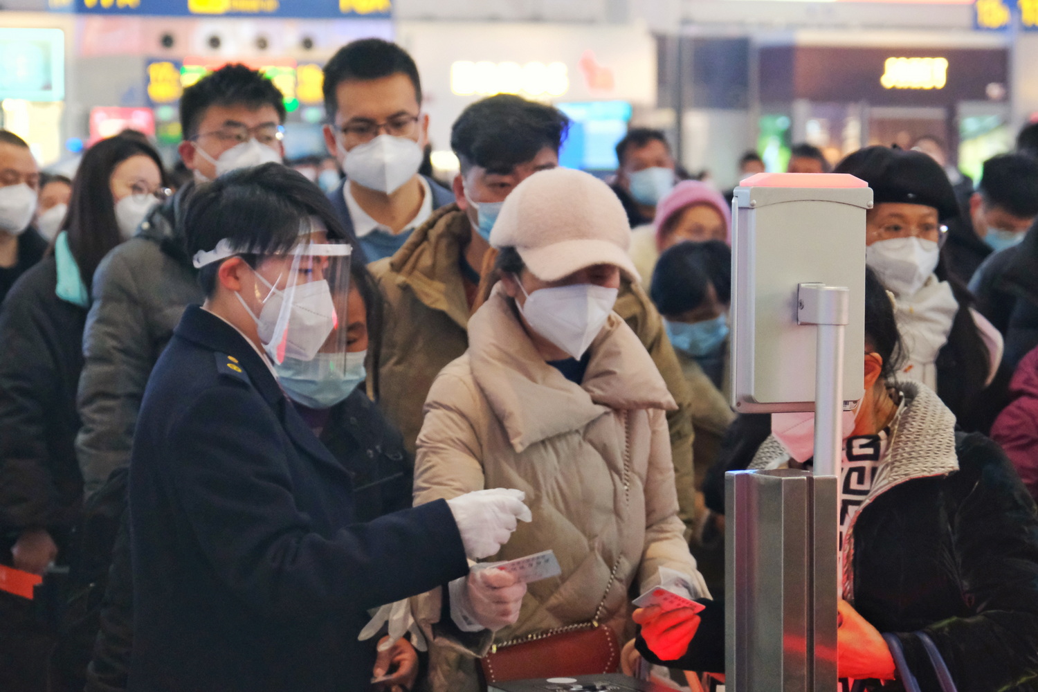 乘客检票进站.本文图片均为受访者供图