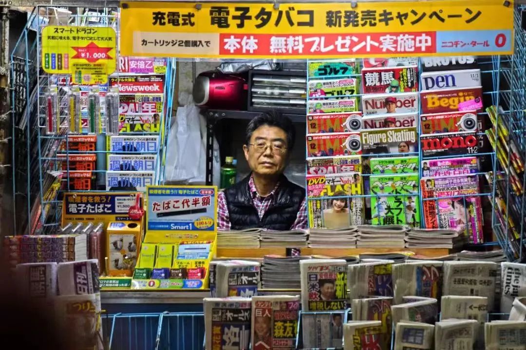 2018年10月16日，日本街头可见不少还在工作的老人 。这个国家迈入老龄化社会的速度也是全球工业化国家中最快的（视觉中国 供图）