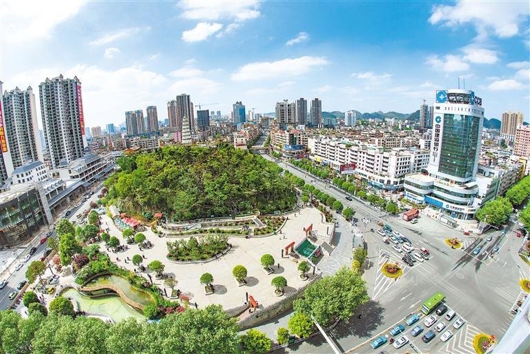 图为安顺市城区一景. 薛峰 摄