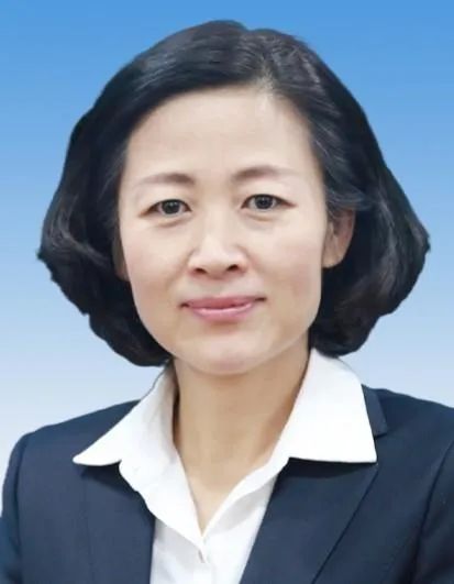 侯翠荣系山东章丘人,自华东师范大学环境科学系毕业后,进入济南市环保