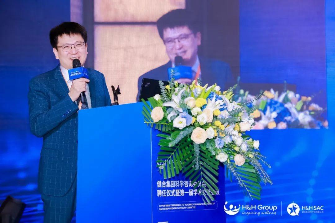 　　热心肠研究院院长蓝灿辉