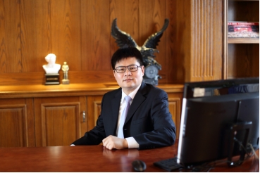 　　大卫地板董事长 蒋卫
