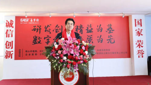 　　省国资恒健派驻集团党总支部书记鄢银科作主题分享