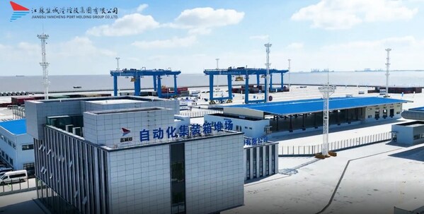 　　大丰港区集装箱码头堆场全景
