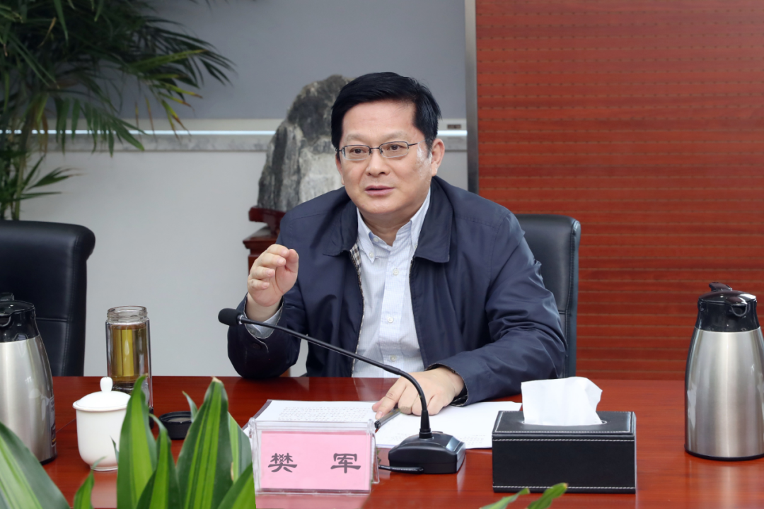 华鲁集团党委书记,董事长樊军到新华制药走访 看望老劳模 慰问一线