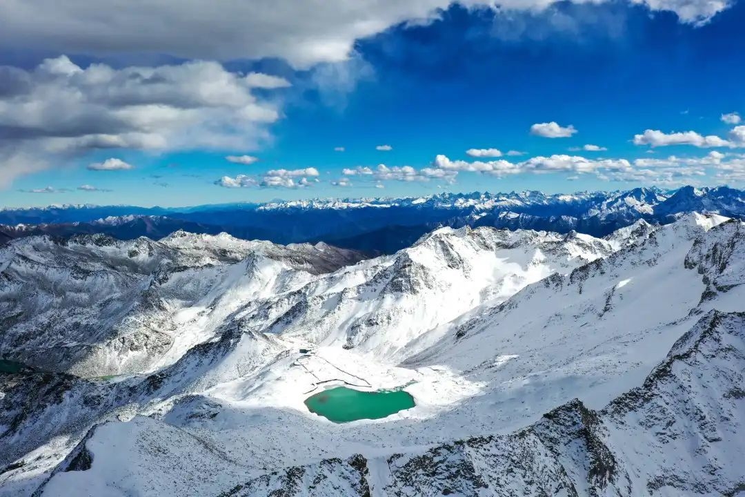 泪湖青 达古冰川景区管理局供图