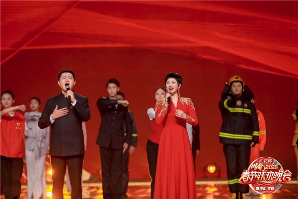 　　图:马薇、刘广演唱歌曲《奋斗是我唱给党的歌》