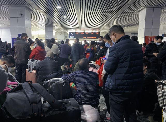 实探春运广州火车站|春运_新浪财经_新浪网