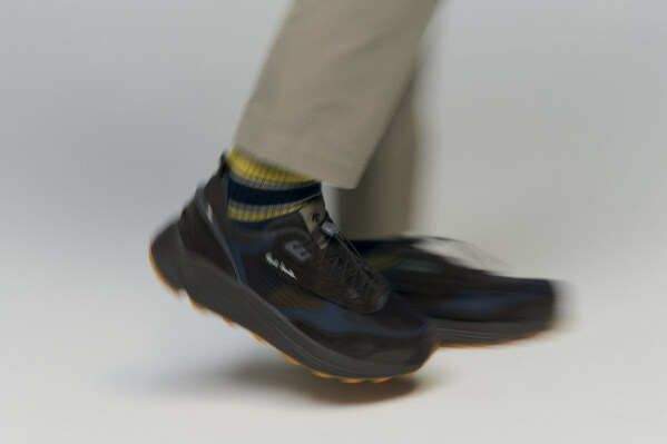 　　图6 DESCENTE x Paul Smith联名系列运动休闲鞋