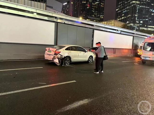 广州宝马撞人 新浪网