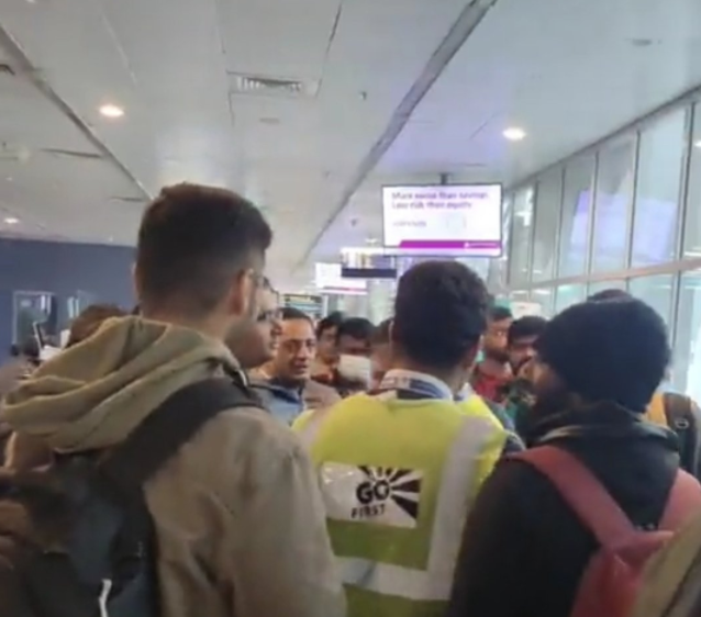 印度一航班扔下乘客起飞：50多人留在停机坪当场傻眼