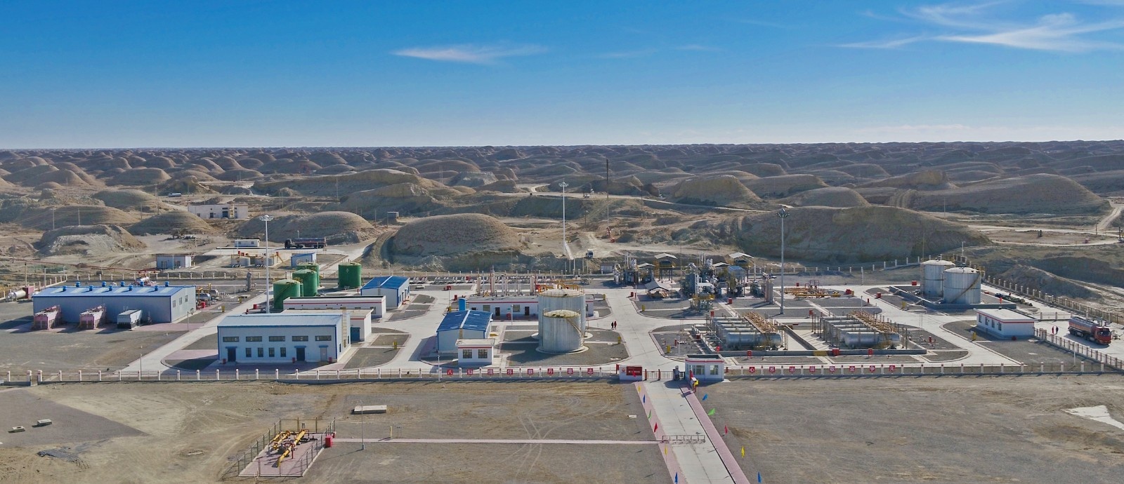 图为青海油田南八仙油气区.