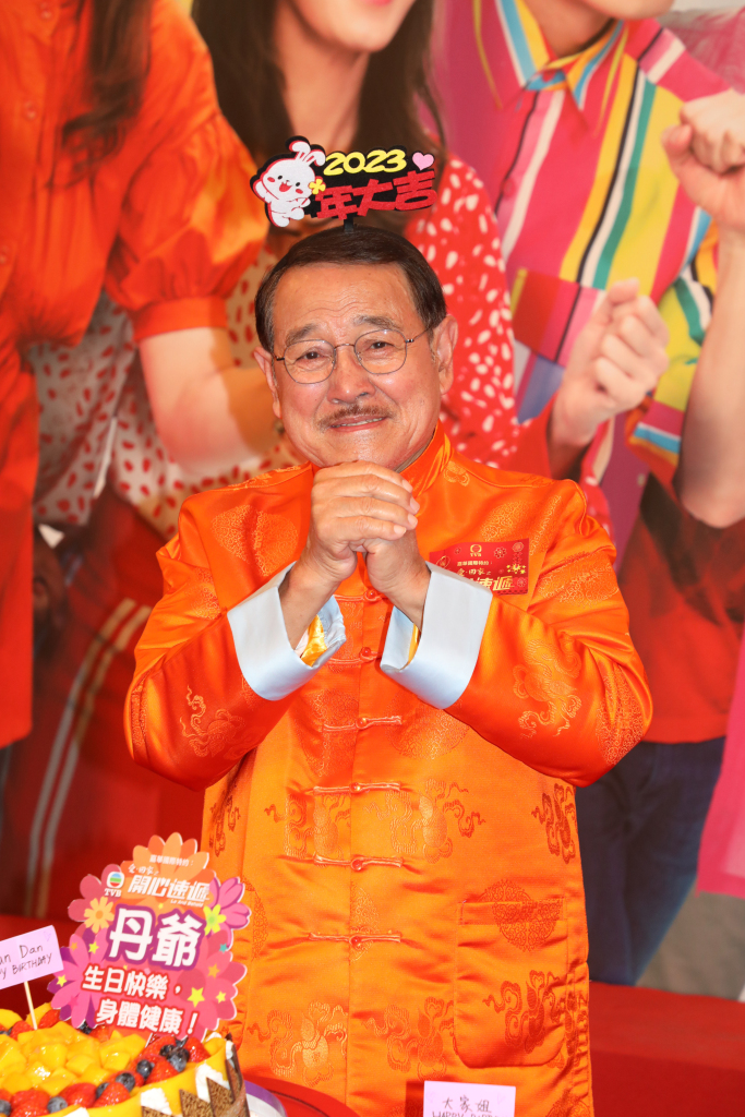 刘丹与剧组共贺79大寿 谈及儿子刘恺威带女友回港过年