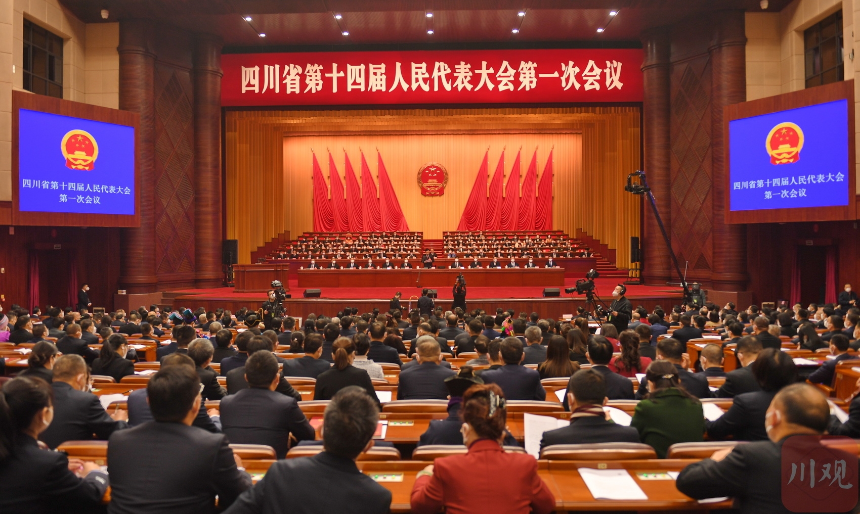 肩负着9100万四川人民的重托,来自各行各业的800多名省十四届人大代表