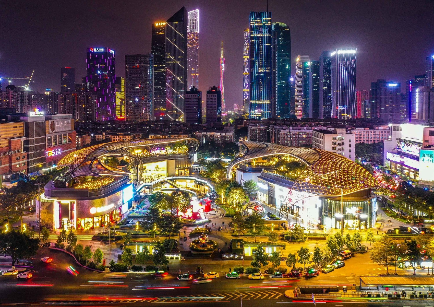 这是2023年1月1日拍摄的广州天河路商圈夜景(无人机照片).