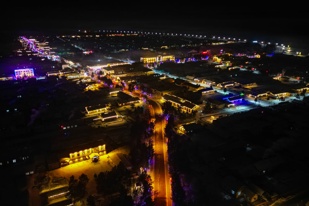 这是1月7日拍摄的漠河市北极村夜景(无人机照片).