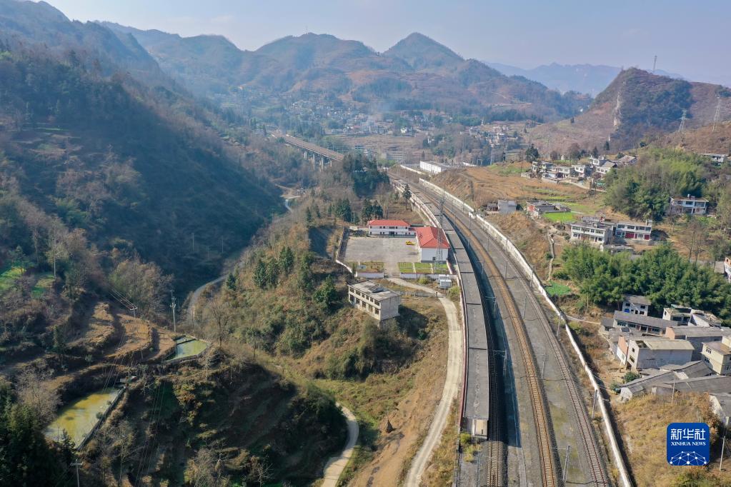 大山深处的大田坝车站(1月11日摄,无人机照片).新华社记者 刘续 摄
