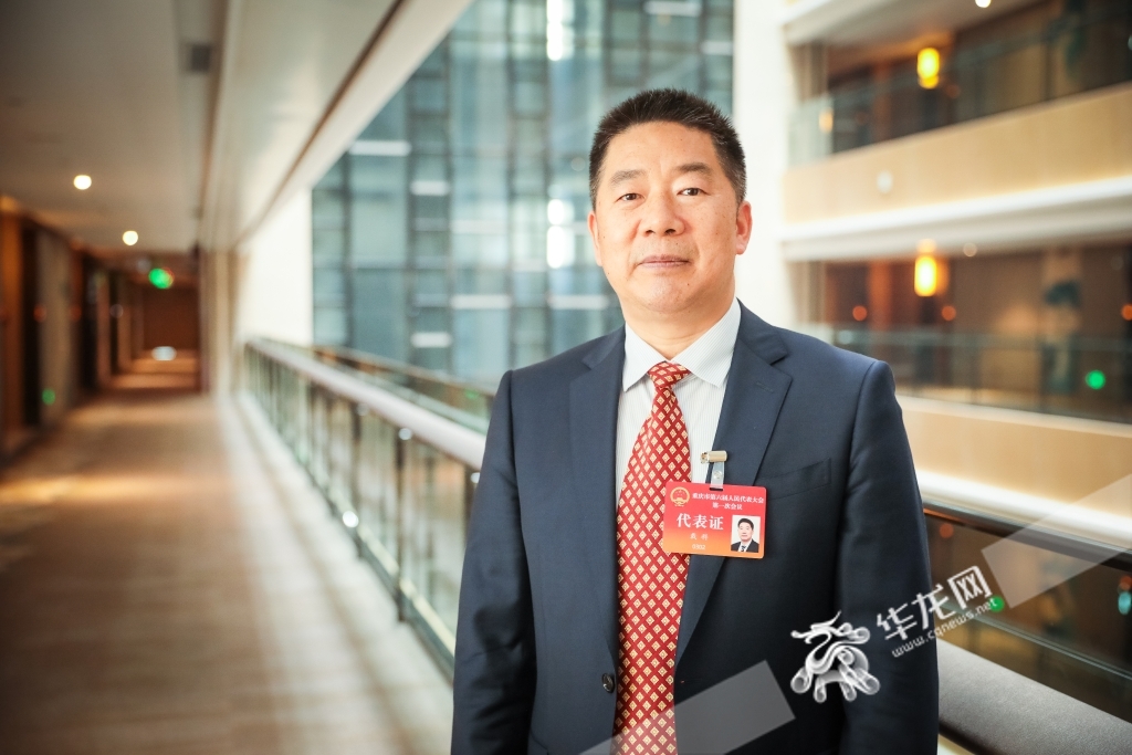 重庆市人大代表,重庆机场集团党委书记,董事长戴科.