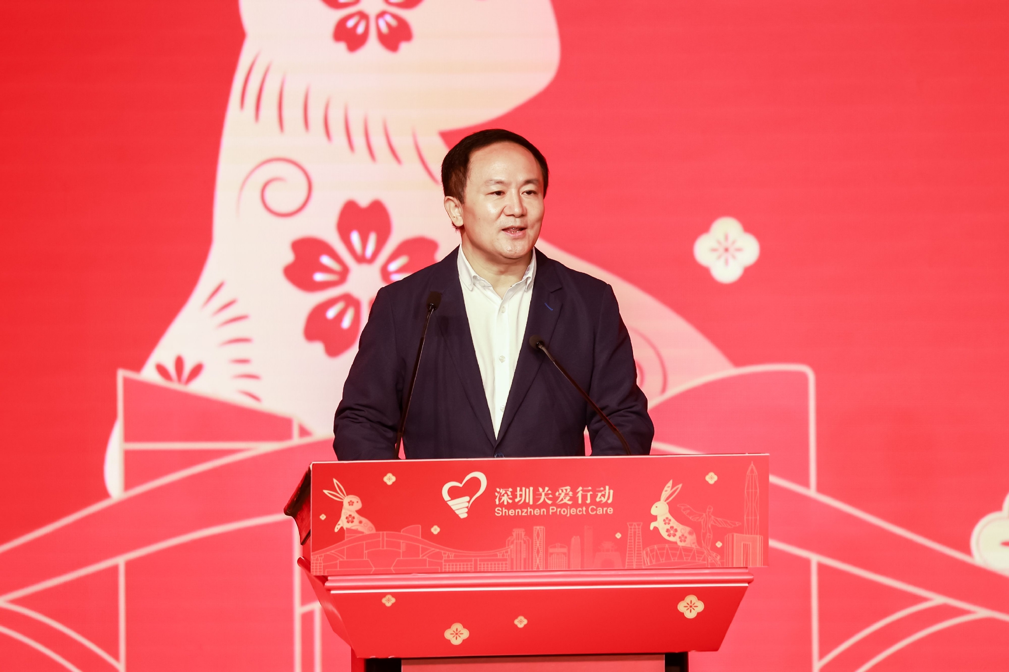 深圳市关爱办主任,深圳报业集团党组书记,社长丁时照致辞.