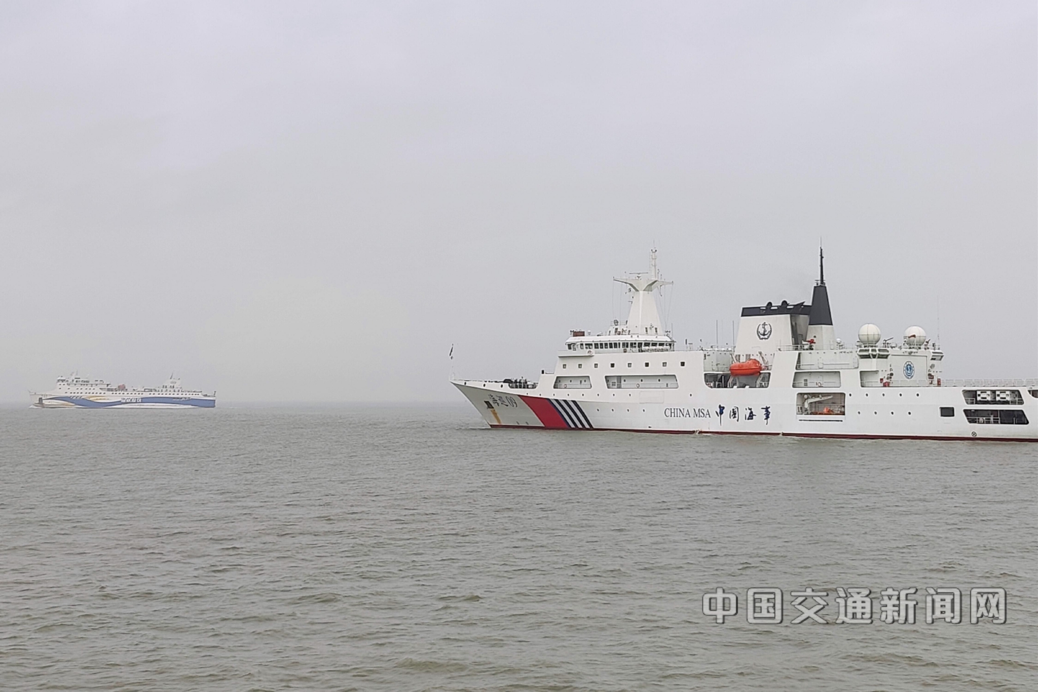 护航春运 | 万吨级海巡船巡航值守琼州海峡