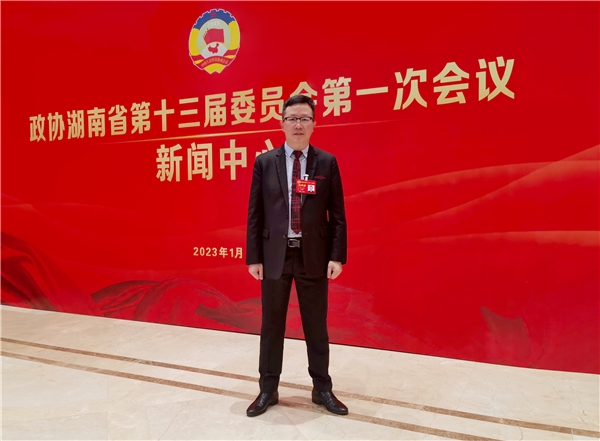 　　(新任十三届湖南省政协委员、万兴科技董事长吴太兵)