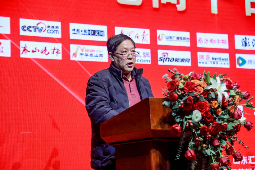 　　王奎祥主持发布会
