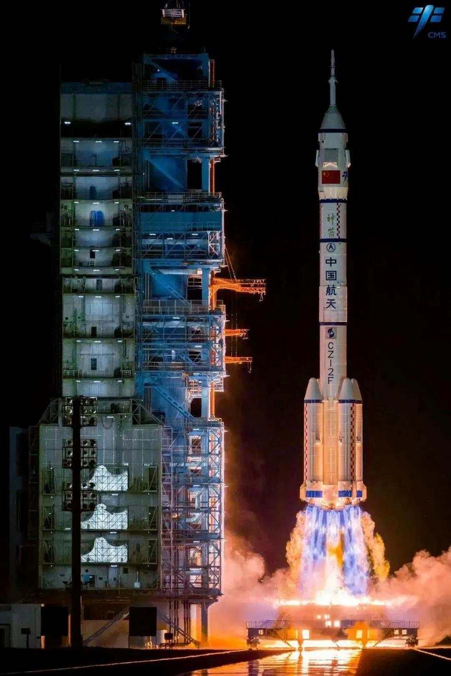 长征二号f运载火箭点火发射