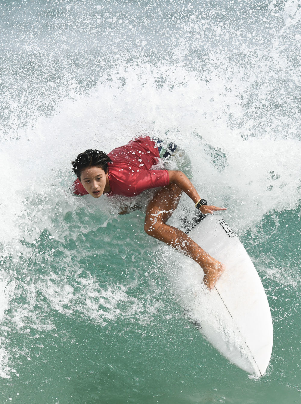 奥运会上有所突破预祝三名冲浪"小花"在世界冲浪运动会上追波逐浪展现
