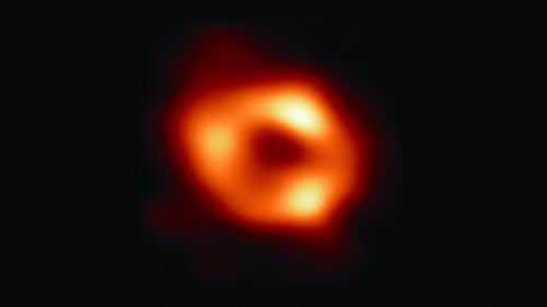 银河系中心黑洞的首张照片。